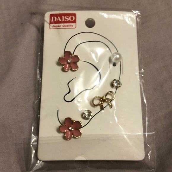 Daiso Earrings - Picture 1 of 2